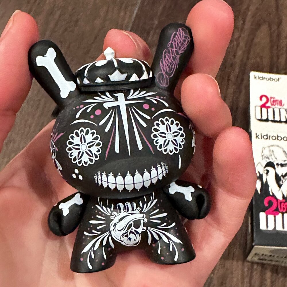 Kidrobot Dunny 2010 2tone series BLACK vinyl figure by Maxx242 original box 1/16